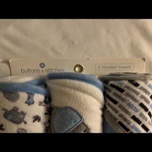 3 hooded towels (baby)